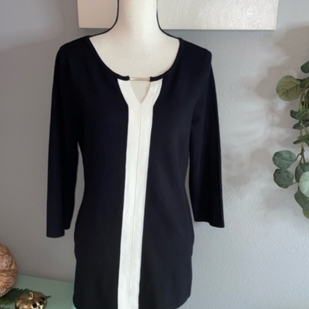 NEW! Cable & Gauge Rayon Tunic Top. Size Medium.  Black/White